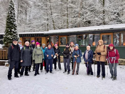 Gruppenbild mit Waldapotheke  (Bild vergr&ouml;&szlig;ern)