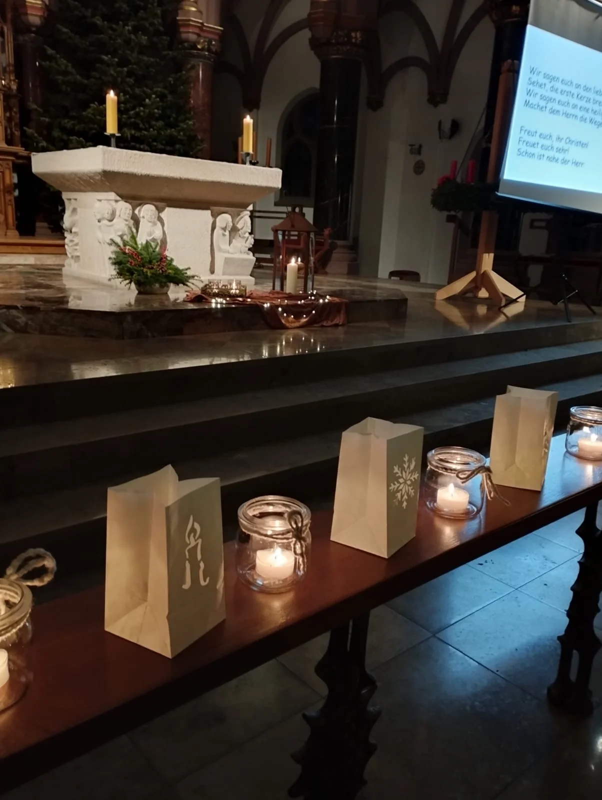 Bild: Kiliansdom Adventsgottesdienst II