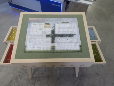 Die Holzdesigner vergleicht auch ihre Lehre mit einem Puzzle, jede neu erlernte T&auml;tigkeit mit einem weiteren Puzzlest&uuml;ck.  (Bild vergr&ouml;&szlig;ern)