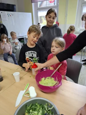 &Ouml;L geh&ouml;rt in den Salat, dass ist allen klar.  (Bild vergr&ouml;&szlig;ern)