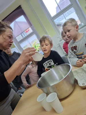 Eiaufschlagen, leicht gemacht.  (Bild vergr&ouml;&szlig;ern)