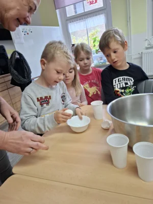 Also f&uuml;r R&uuml;hrei, braucht man ganz sch&ouml;n viele Eier.  (Bild vergr&ouml;&szlig;ern)