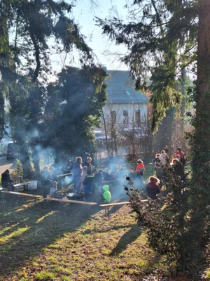 Foto des Albums: Lagerfeuer, Stockbrot und die Regeln