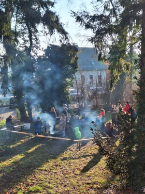 Foto des Albums: Lagerfeuer, Stockbrot und die Regeln