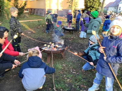 Foto des Albums: Lagerfeuer, Stockbrot und die Regeln