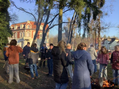 Foto des Albums: Lagerfeuer, Stockbrot und die Regeln