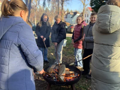 Foto des Albums: Lagerfeuer, Stockbrot und die Regeln