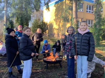 Foto des Albums: Lagerfeuer, Stockbrot und die Regeln