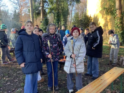 Foto des Albums: Lagerfeuer, Stockbrot und die Regeln