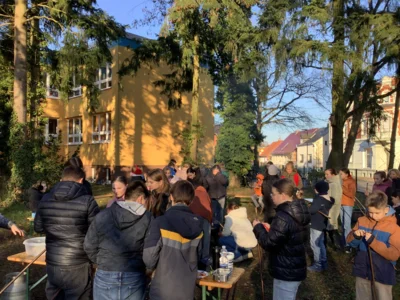 Foto des Albums: Lagerfeuer, Stockbrot und die Regeln