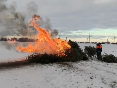 Foto des Albums: Weihnachtsbaumverbrennen der Jugendfeuerwehr