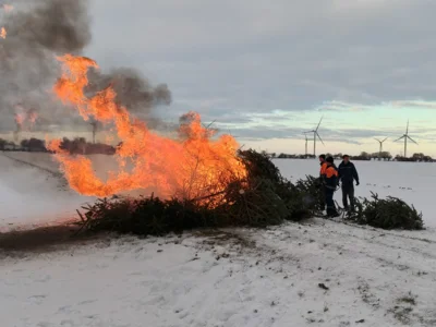 Foto des Albums: Weihnachtsbaumverbrennen der Jugendfeuerwehr