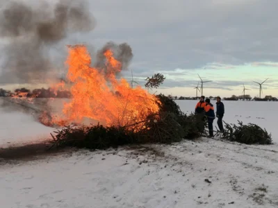 Foto des Albums: Weihnachtsbaumverbrennen der Jugendfeuerwehr