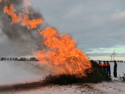 Foto des Albums: Weihnachtsbaumverbrennen der Jugendfeuerwehr