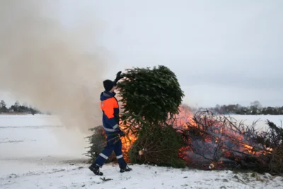 Foto des Albums: Weihnachtsbaumverbrennen der Jugendfeuerwehr