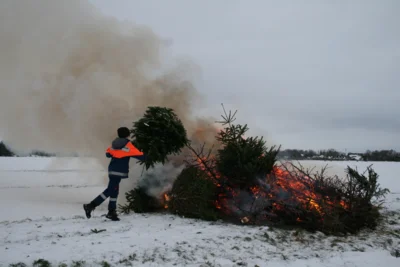 Foto des Albums: Weihnachtsbaumverbrennen der Jugendfeuerwehr