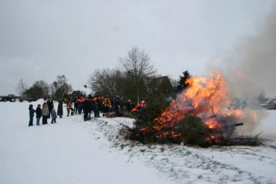 Foto des Albums: Weihnachtsbaumverbrennen der Jugendfeuerwehr
