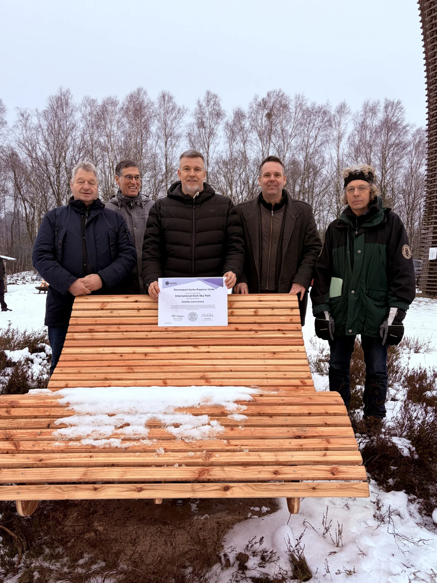 Bild: Von links nach rechts: Bernd Müller (Bürgermeister der Gemeinde Temnitzquell), Jochen Paleit (Vorstandsvorsitzender der Heinz Sielmann Stiftung), Ralf Reinhardt (Landrat Landkreis OPR), Thomas Kresse (Amtsdirektor Amt Temnitz), Dr. Mario Schrumpf (Leiter des Naturparks Stechlin-Ruppiner Land)