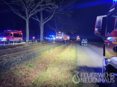 Einsatzkr&auml;fte auf Parallelweg 