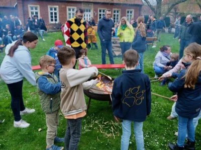 Foto des Albums: Eindrücke vom Osterfeuer am Backhaus.