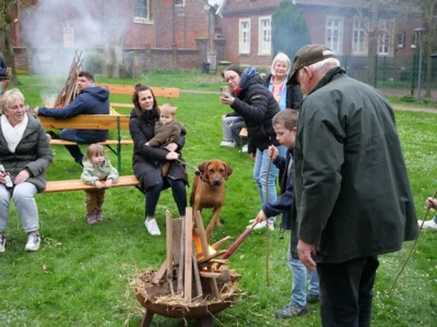 Foto des Albums: Eindrücke vom Osterfeuer am Backhaus.