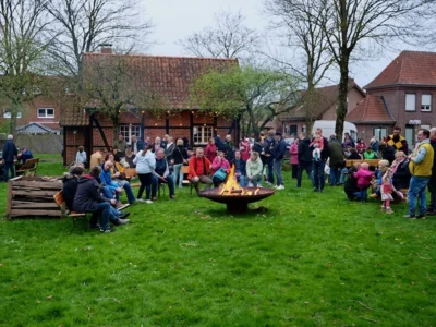 Foto des Albums: Eindrücke vom Osterfeuer am Backhaus.