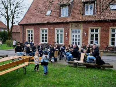 Foto des Albums: Eindrücke vom Osterfeuer am Backhaus.