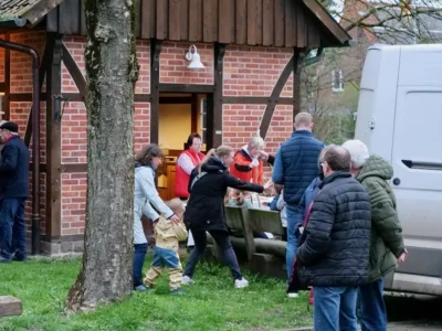 Foto des Albums: Eindrücke vom Osterfeuer am Backhaus.