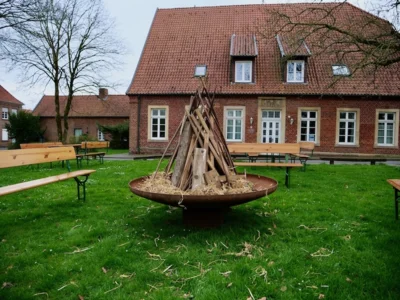 Foto des Albums: Eindrücke vom Osterfeuer am Backhaus.