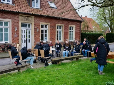 Foto des Albums: Eindrücke vom Osterfeuer am Backhaus.