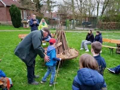 Foto des Albums: Eindrücke vom Osterfeuer am Backhaus.