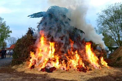 Foto des Albums: Osterfeuer des Heimatvereins Rinkerode am Ostersonntag, dem 16.04.2017