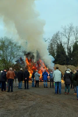 Foto des Albums: Osterfeuer des Heimatvereins Rinkerode am Ostersonntag, dem 16.04.2017