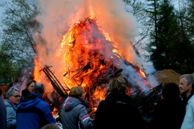 Foto des Albums: Osterfeuer des Heimatvereins Rinkerode am Ostersonntag, dem 16.04.2017