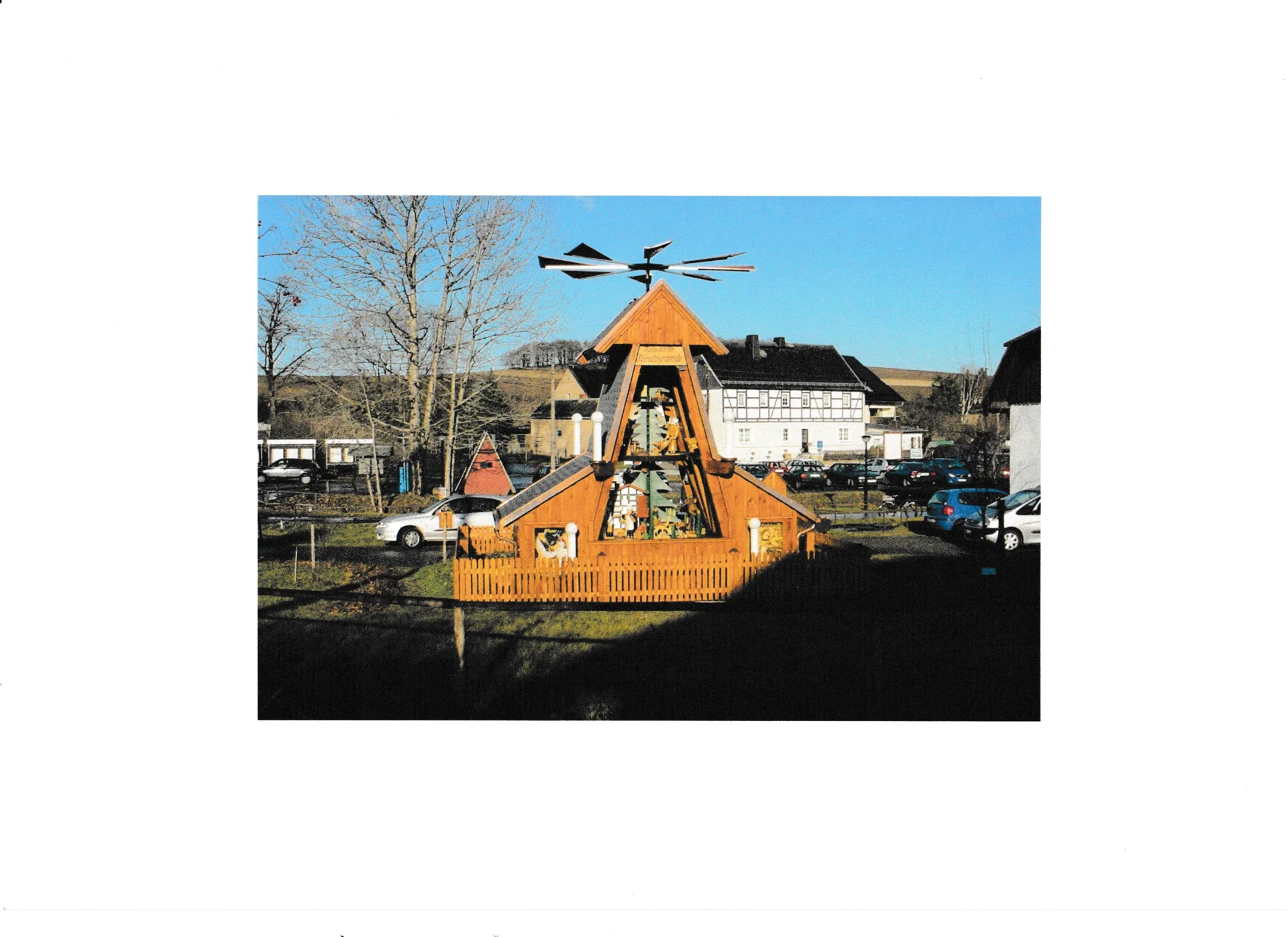 Bild: Pyramide Hetzdorf im Schnee am Abend - 2