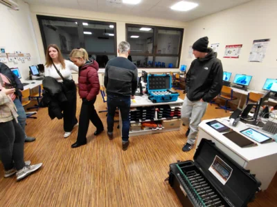Computerkabinett  (Bild vergr&ouml;&szlig;ern)