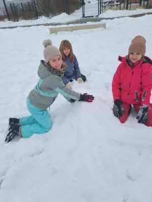 Foto des Albums: Schneeballschlacht Klasse 4a