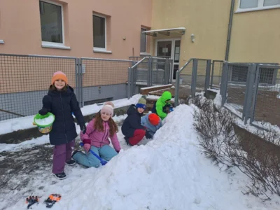 Foto des Albums: Schneeballschlacht Klasse 4a