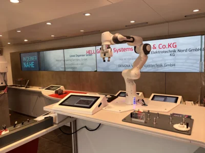 Foto des Albums: Hightech zum Anfassen mit dem M+E-Info-Truck