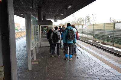 Warten auf Transdev - Bhf Springe  (Bild vergr&ouml;&szlig;ern)
