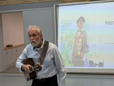 Musikalische Unterhaltung mit Hans-Herbert  (Bild vergr&ouml;&szlig;ern)