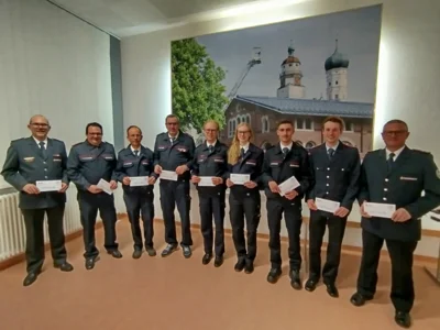 Guter Dienstbesuch (v.l.): Axel Hei&szlig;wolf, Daniel Naumburger, Hansj&ouml;rg H&auml;u&szlig;ler, Markus Stahl, Lukas Klemt, Annika Bolz, Timo L&ouml;penhaus, Clemens Bluschke, Peter Mutschler  (Bild vergr&ouml;&szlig;ern)