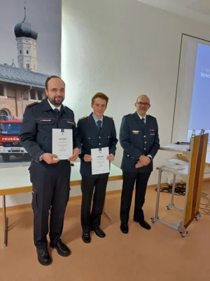 Gewinner beim Tippspiel (v.l.): Julius Wiedenmann, Clemens Bluschke, Axel Hei&szlig;wolf  (Bild vergr&ouml;&szlig;ern)