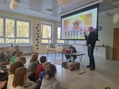 Foto des Albums: Spannende Autorenlesung mit Joachim Masannek: Die „Wilden Kerle“ zu Gast in den Klassen 3 und 4