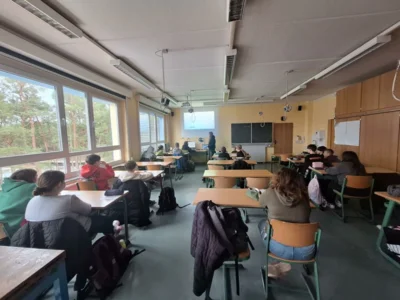 Foto des Albums: Besonderer Besuch vom Sally Bein Gymnasium Ein Tag voller Lernen und Spaß an der Grundschule Brück!