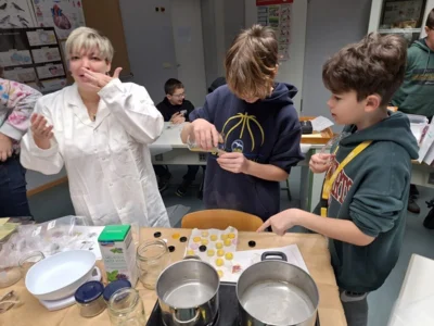 Foto des Albums: Begegnungen zwischen Groß und Klein am Naturwissenschaftstag der Oberschule Brück