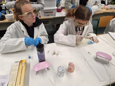 Foto des Albums: Begegnungen zwischen Groß und Klein am Naturwissenschaftstag der Oberschule Brück