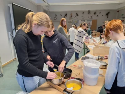 Foto des Albums: Begegnungen zwischen Groß und Klein am Naturwissenschaftstag der Oberschule Brück