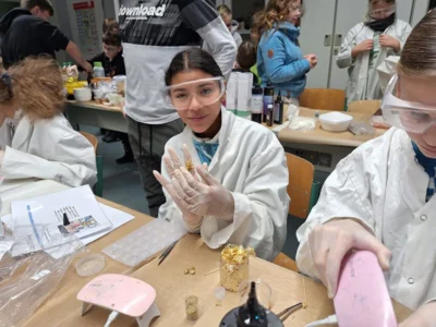 Foto des Albums: Begegnungen zwischen Groß und Klein am Naturwissenschaftstag der Oberschule Brück