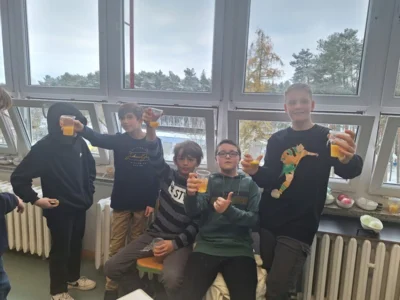 Foto des Albums: Begegnungen zwischen Groß und Klein am Naturwissenschaftstag der Oberschule Brück